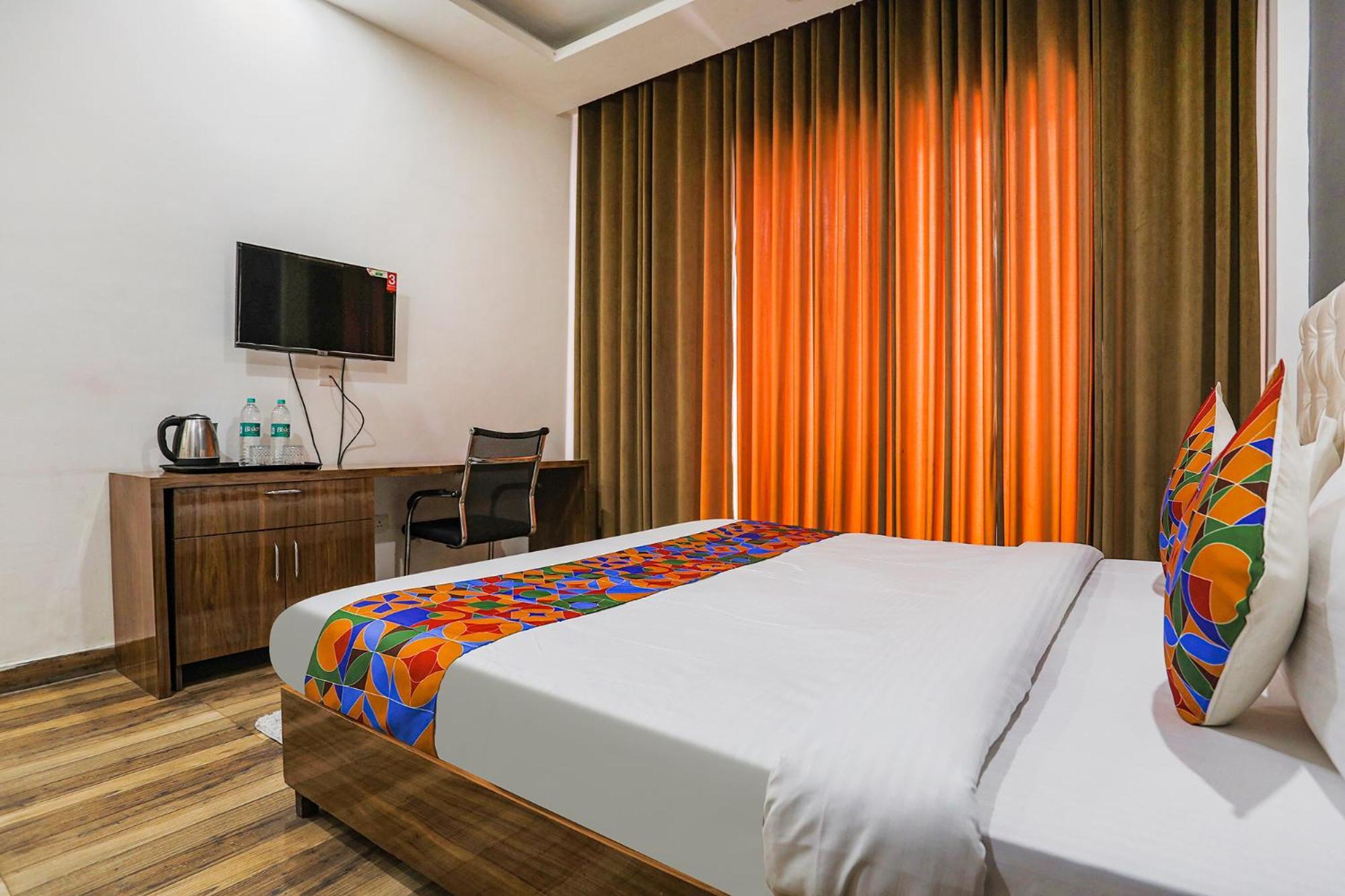Fabhotel Skylight Inn Near Medanta Hospital Гургаон Екстериор снимка
