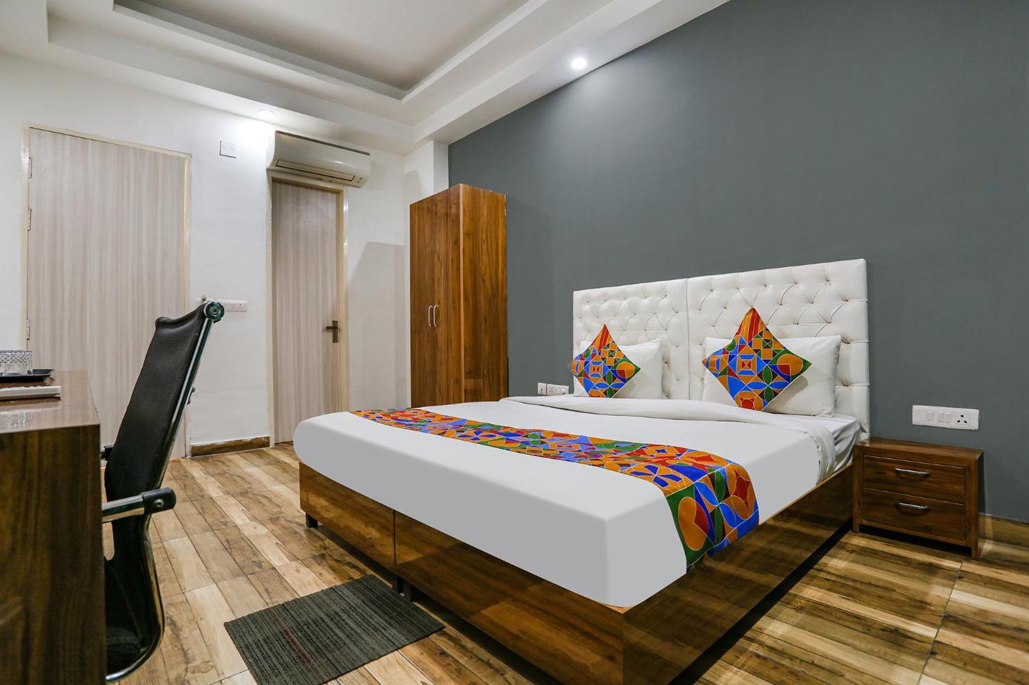 Fabhotel Skylight Inn Near Medanta Hospital Гургаон Екстериор снимка