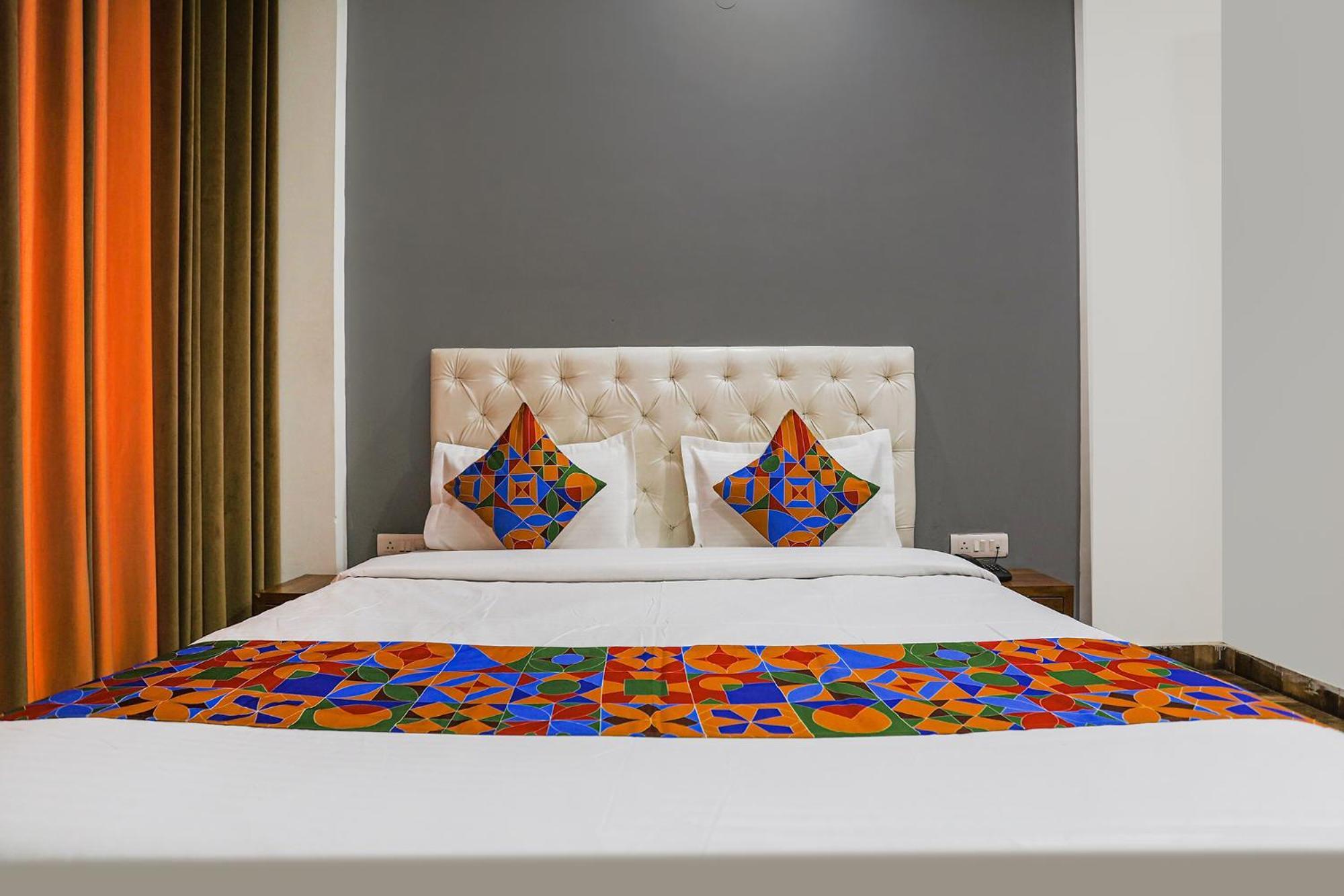Fabhotel Skylight Inn Near Medanta Hospital Гургаон Екстериор снимка